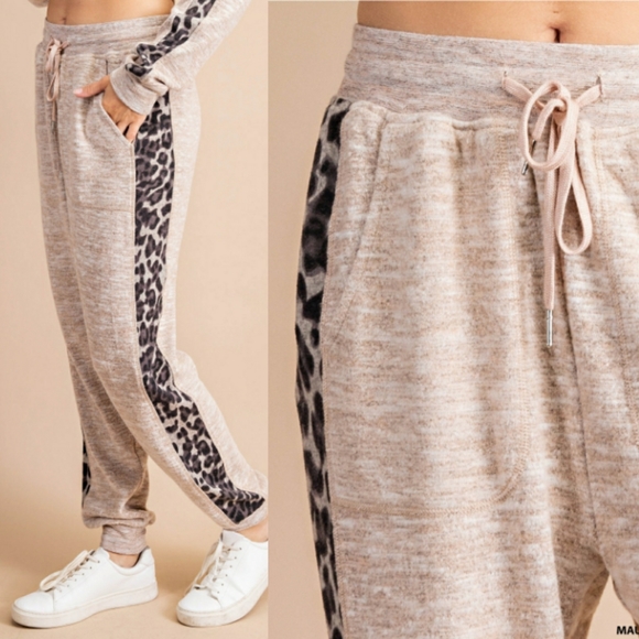 Wild Dreams Leopard Stripe Loungewear Joggers - Picture 4 of 11